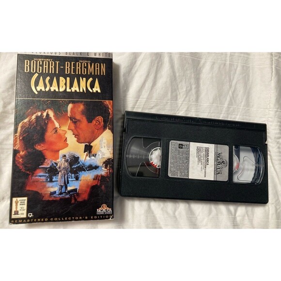 Casablanca VHS BLACK & WHITE Movie HUMPHREY BOGART Remastered Collectors Edition - Picture 1 of 10